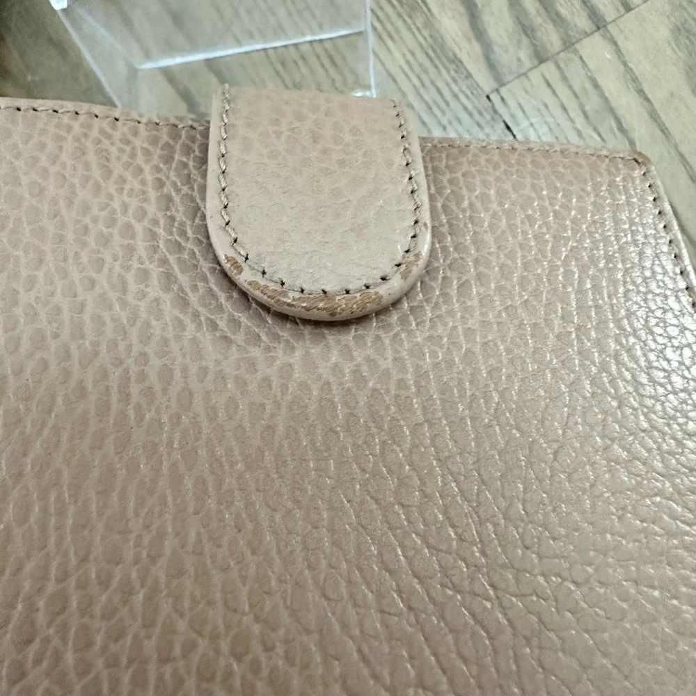 Gucci Tan Leather Wallet with Gold Accent- Box, Dust Bag, Chain and COA included - Picture 9 of 11